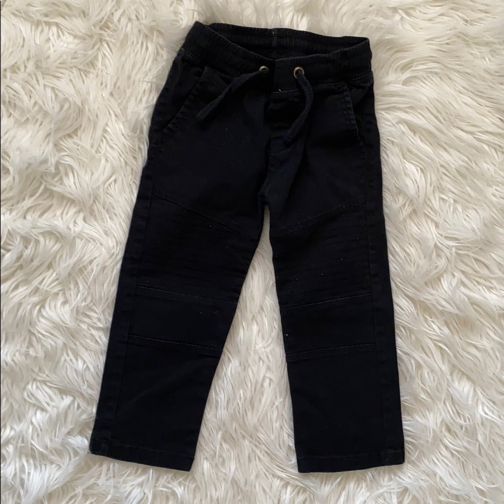 Lightly worn boy jeans.